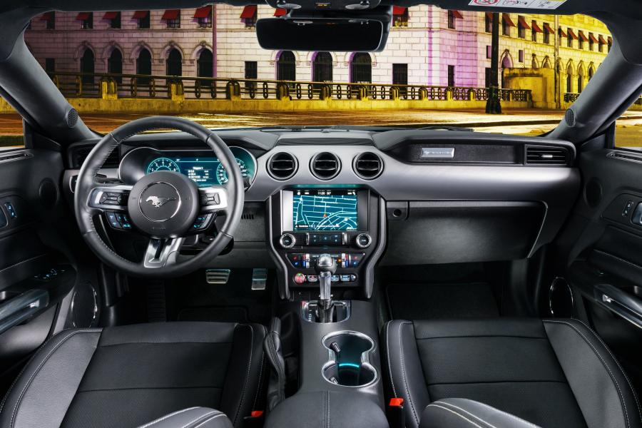 Торпедо Ford Mustang GT Fastback 2018 года  (LA) (фото 21 из 28)